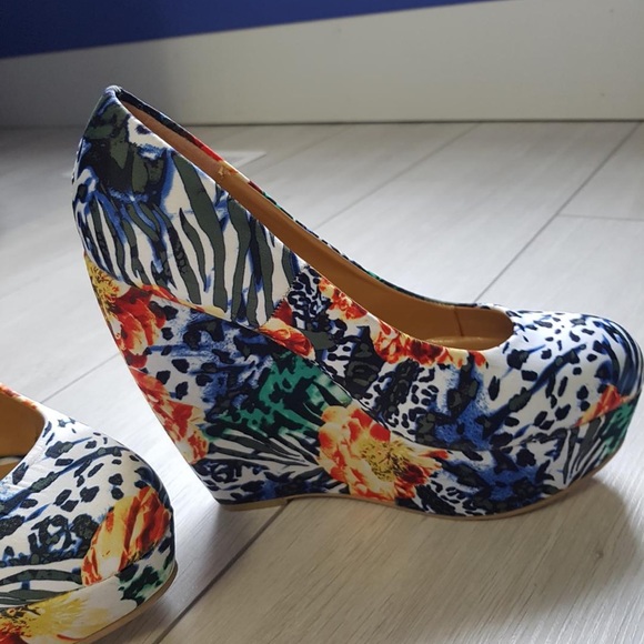 Spring Floral/Animal Print Wedges Size 6 - Picture 6 of 6